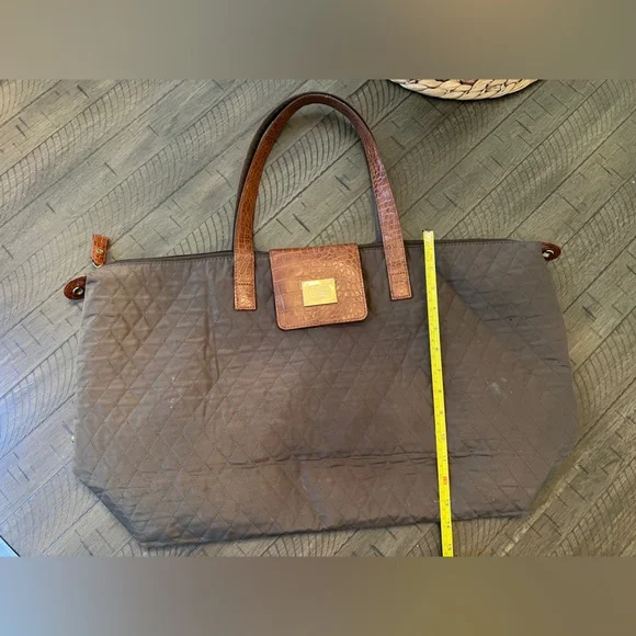 Vintage Liz Claiborne Quilted Weekender bag with faux croc handles and gold logo - Picture 9 of 12